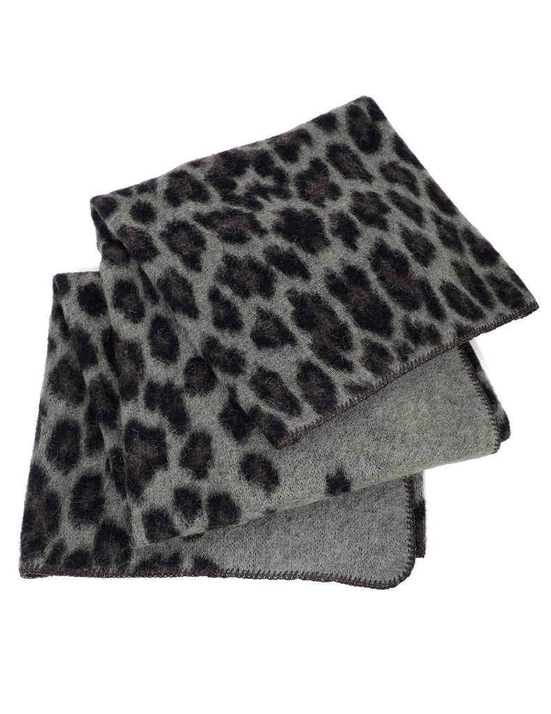 Barðastaðir ullarteppi íslensk ull grænblá með gráu og svörtu hlébarðamynstri