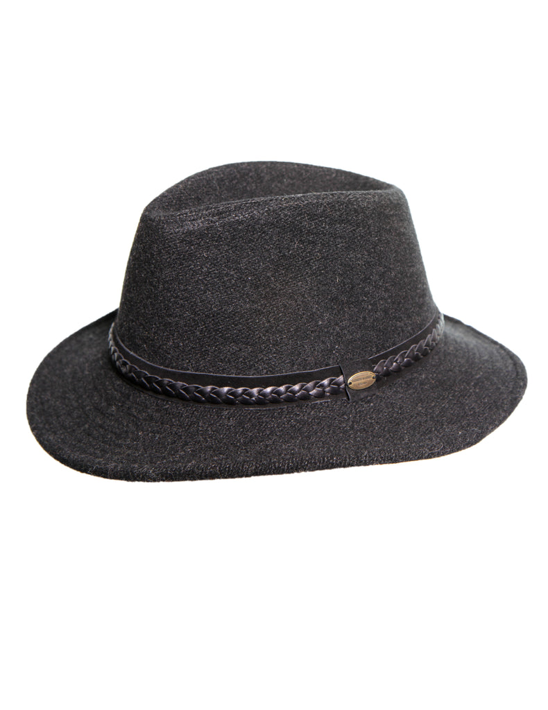 Hólmur hattur, svart fiskibein